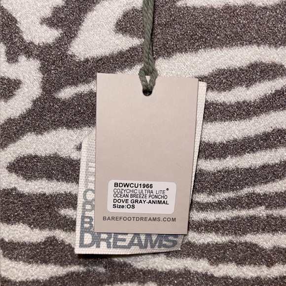 Barefoot Dreams Animal Print Poncho - Picture 4 of 6